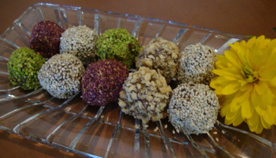 شیرینی ها/ طرز تهیه توپ های گردویی شیرینی مخصوص عید نوروز